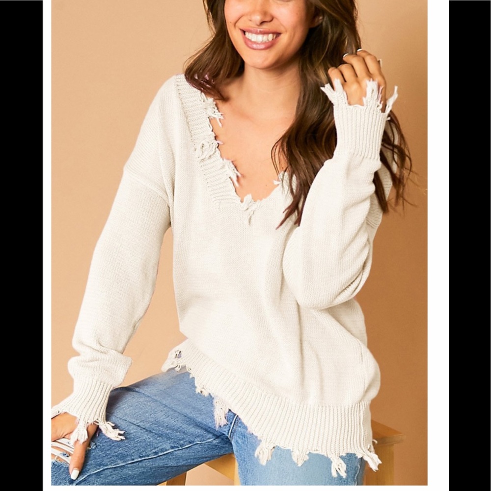 BOUTIQUE IVORY FRAYED V-NECK PULLOVER SWEATER FINAL PRICE DROP